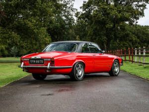 Image 4/40 of Jaguar XJ 6 C 4.2 (1977)