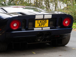 Image 16/18 of Ford GT (2006)