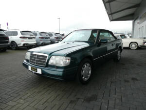 Image 3/20 de Mercedes-Benz E 320 (1994)