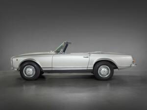 Image 2/29 of Mercedes-Benz 230 SL (1965)