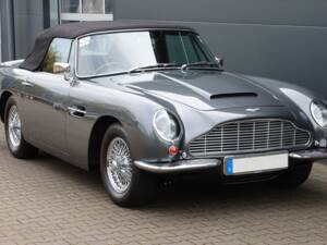 Image 4/24 of Aston Martin DB 6 Volante (1967)