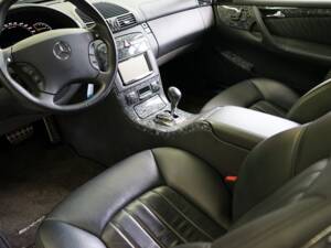 Image 25/37 of Mercedes-Benz CL 65 AMG (2005)