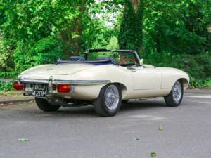 Image 7/50 of Jaguar E-Type (1969)