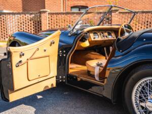 Image 13/50 de Jaguar XK 120 OTS (1952)