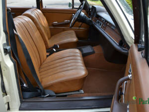 Image 28/49 of Mercedes-Benz 280 SE 3,5 (1972)