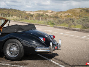 Immagine 16/47 di Jaguar XK 140 DHC (1956)