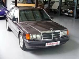 Image 1/21 of Mercedes-Benz 190 E 2.6 (1992)