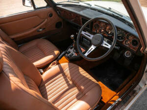 Image 2/47 of Triumph Stag (1975)