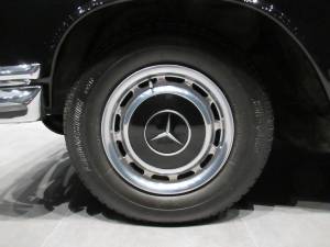 Image 14/17 de Mercedes-Benz 280 SE (1969)