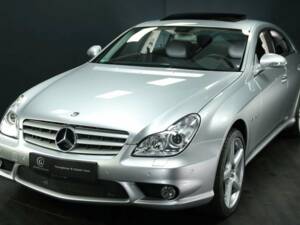 Image 1/30 de Mercedes-Benz CLS 55 AMG (2005)