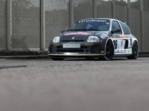 Image 3/21 of Renault Clio II V6 (2002)