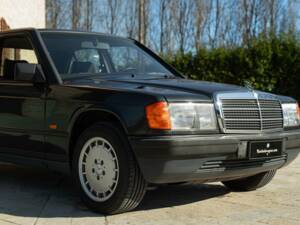 Image 9/50 de Mercedes-Benz 190 E (1988)