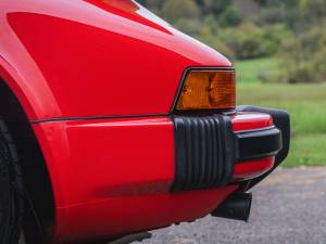 Image 16/34 of Porsche 911 Carrera 3.2 (1986)