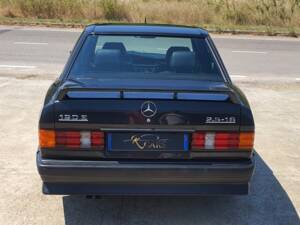 Image 6/30 de Mercedes-Benz 190 E 2.5-16 (1989)