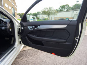 Image 16/25 of Mercedes-Benz C 63 AMG (2012)