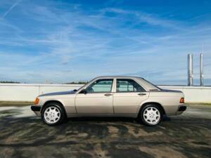 Image 3/11 of Mercedes-Benz 190 E 2.6 (1988)