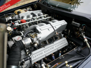 Immagine 9/50 di Aston Martin V8 Zagato Vantage Volante (1990)