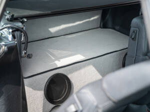 Image 61/68 of Mercedes-Benz 500 SL (1984)