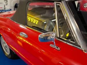 Image 22/43 of Alfa Romeo Spider Veloce 2000 (1982)