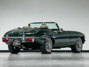 Image 4/23 de Jaguar E-Type (1970)