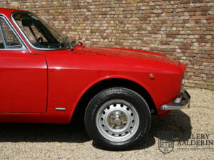 Image 46/50 de Alfa Romeo Giulia 1300 GT Junior (1975)