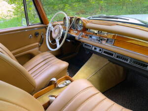 Image 13/18 of Mercedes-Benz 220 SE b (1965)