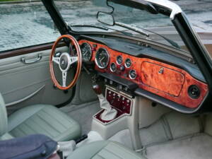Image 5/6 of Triumph TR 6 (1975)