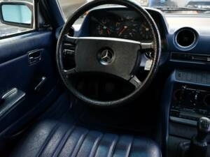 Image 20/31 of Mercedes-Benz 300 D (1982)