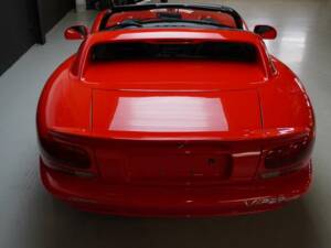 Image 6/50 of Dodge Viper RT&#x2F;10 (1994)