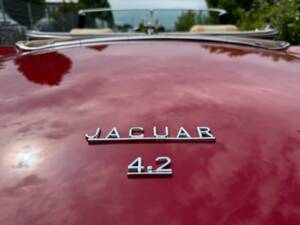 Image 8/35 of Jaguar E-Type (1969)