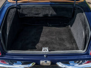 Bild 26/28 von Aston Martin DB 6 Mk II Volante (1970)