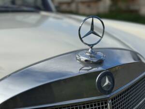 Image 78/132 of Mercedes-Benz 220 SE b (1963)