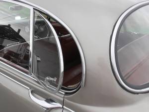 Immagine 36/49 di Daimler V8-250 (1968)