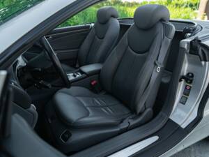 Image 40/50 of Mercedes-Benz SL 350 (2005)