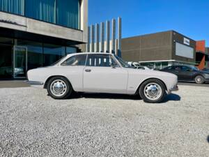 Image 36/47 de Alfa Romeo 1750 GT Veloce (1968)
