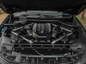 Image 13/23 of BMW X5 M50i xDrive (2022)