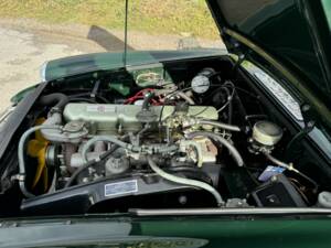 Image 46/50 of MG MGC GT (1969)