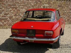 Bild 44/50 von Alfa Romeo Giulia 1300 GT Junior (1975)