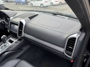 Bild 25/63 von Porsche Cayenne Turbo (2010)