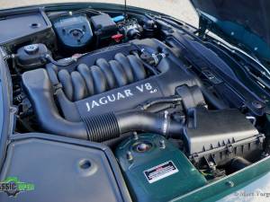 Image 23/44 de Jaguar XK8 4.0 (2001)
