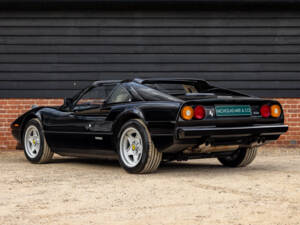 Image 5/80 of Ferrari 308 GTSi Quattrovalvole (1985)