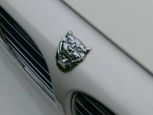 Image 21/50 of Jaguar XJ 8 4.2 (2008)