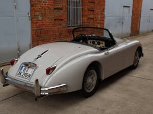 Image 6/91 of Jaguar XK 150 OTS (1958)