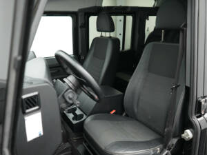 Image 11/35 de Land Rover Defender 110 (2007)