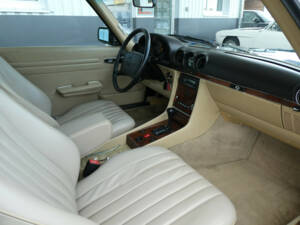 Image 10/30 de Mercedes-Benz 560 SL (1986)