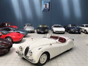 Image 2/25 of Jaguar XK 120 OTS (1951)