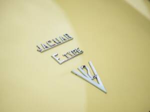 Image 21/30 of Jaguar E-Type V12 (1974)