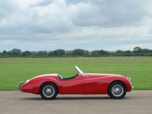 Image 4/37 of Jaguar XK 120 SE OTS (1954)