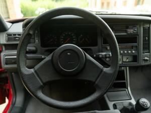 Bild 33/50 von Volvo 480 S (1993)