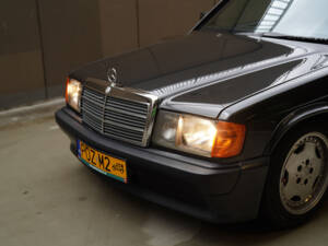 Image 49/83 of Mercedes-Benz 190 E 2.3-16 (1984)